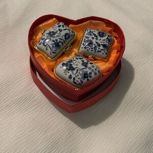 🟣New Set of 3 Vintage Porcelain Trinket Boxes, Blue & White Floral